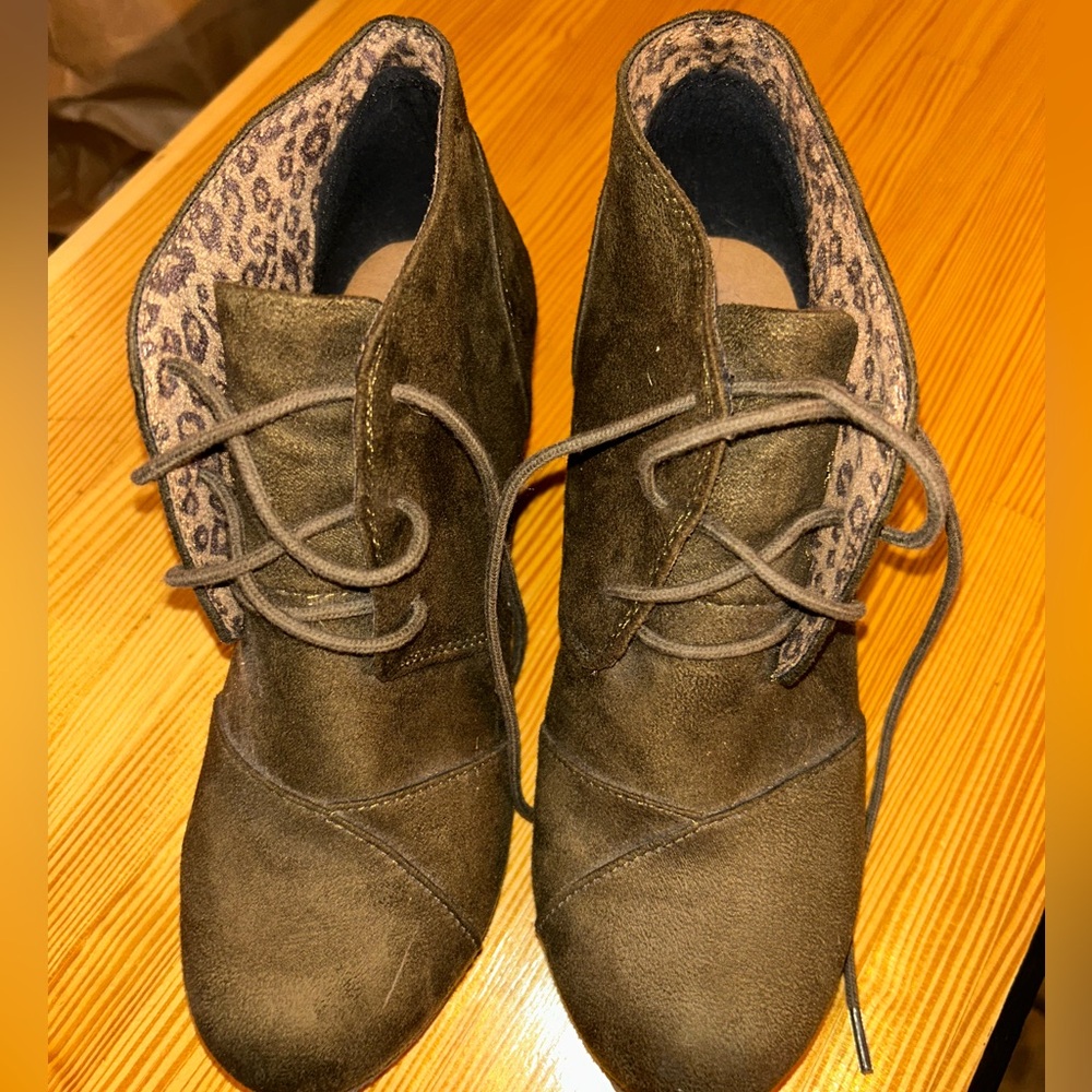 Boat wedge, dark green
